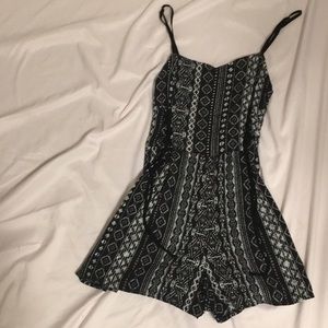 super cute romper!